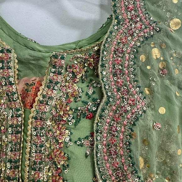 Elegant Green Embroidered Women's Dress - Picture 4 of 9